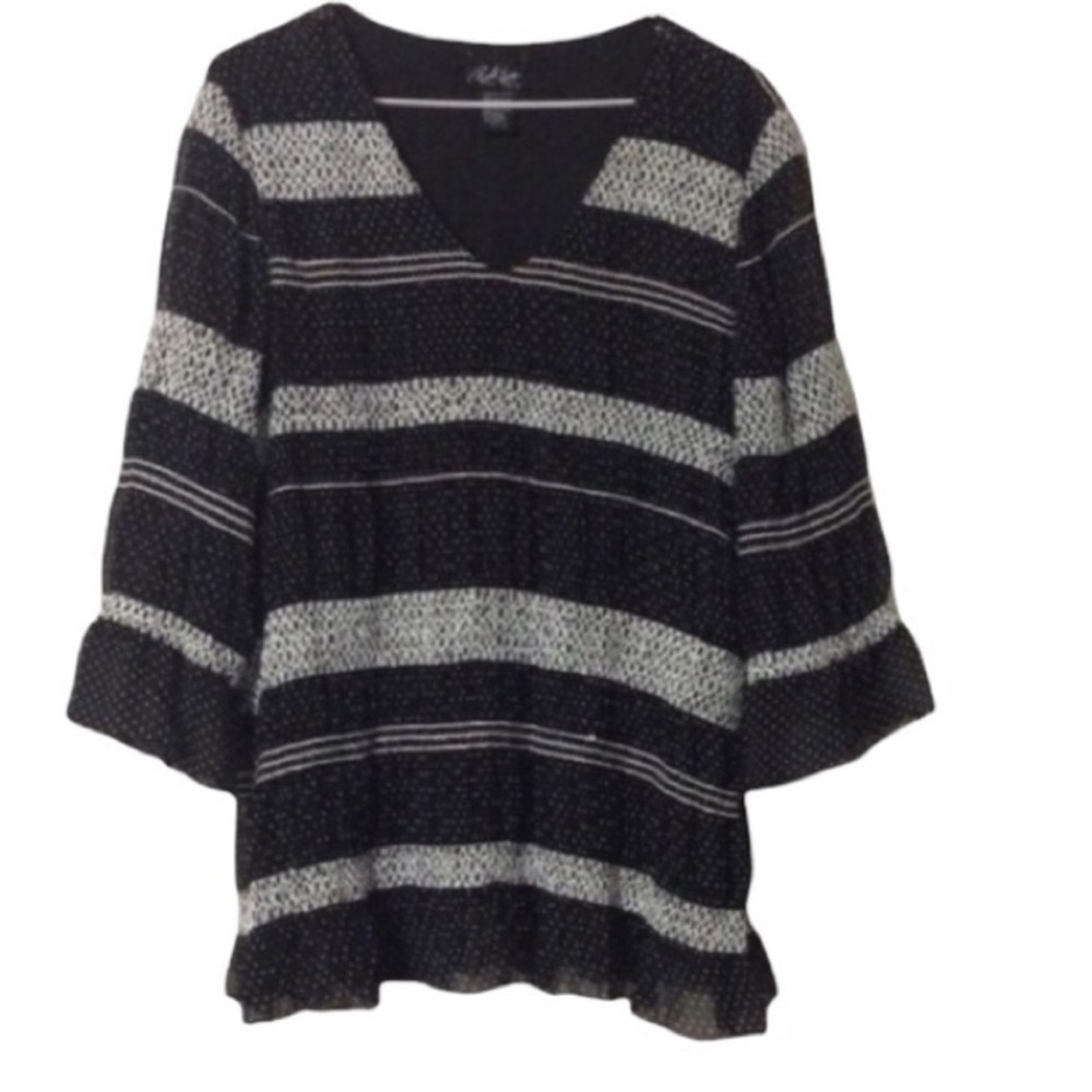 RUSSEL KEMP NEW YORK CLASSIC BLACK AND WHITE V-NECK TOP SIZE OX